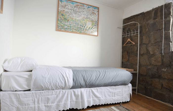 Quarto Twin com Banheiro Compartilhado