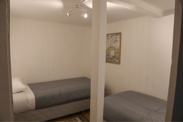 Quarto Twin com Banheiro Compartilhado